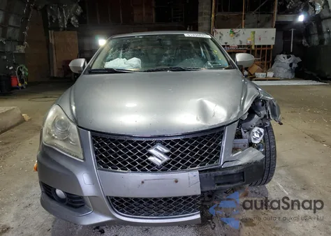 2011 Suzuki Kizashi Sport Gts z USA, uszkodzony, nr VIN JS2RF9A6XB6110007